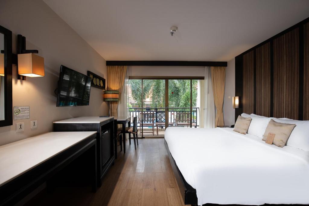 Postel nebo postele na pokoji v ubytování Deevana Patong Resort & Spa