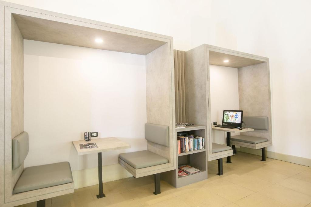 TV a/nebo společenská místnost v ubytování Deevana Patong Resort & Spa