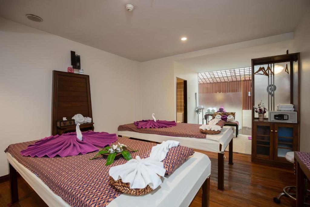 Postel nebo postele na pokoji v ubytování Deevana Patong Resort & Spa