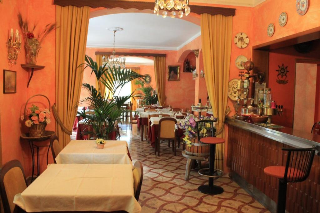 Restaurace v ubytování Albergo Paradiso