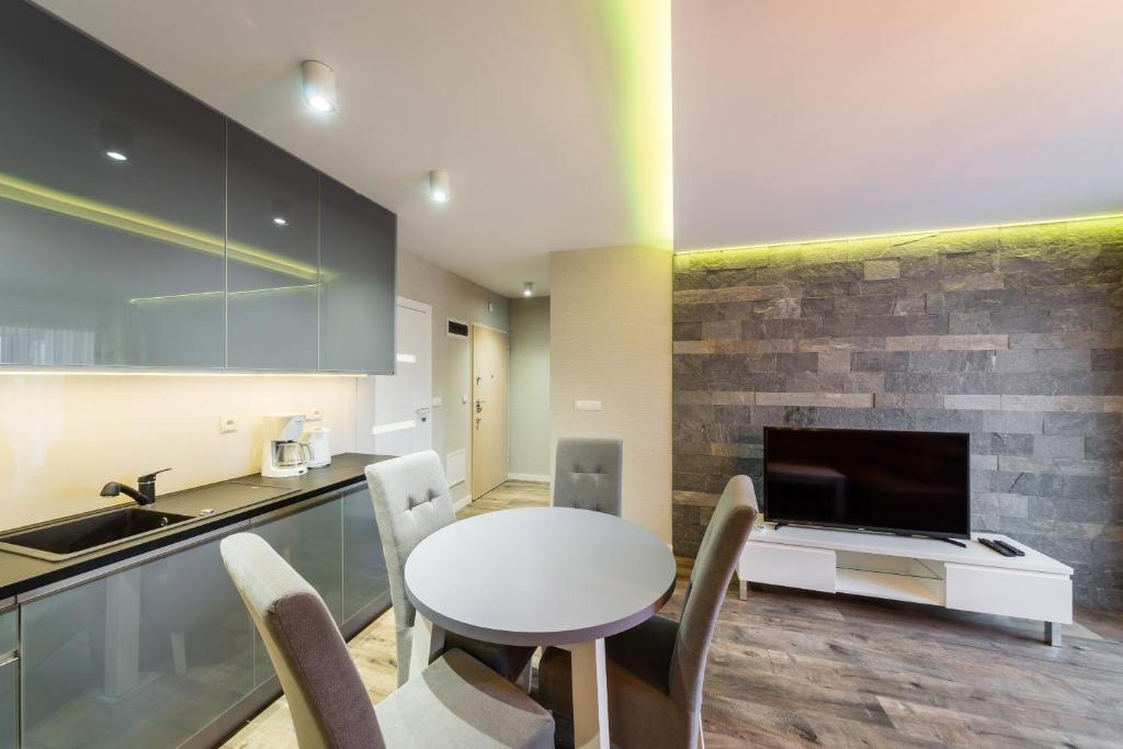 Kuchyňa alebo kuchynka v ubytovaní Apartament Rakowicka 14 Deluxe Old Town WAWELOFTS
