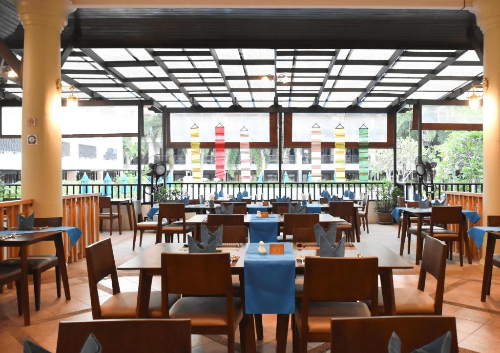 Restaurace v ubytování Deevana Patong Resort & Spa