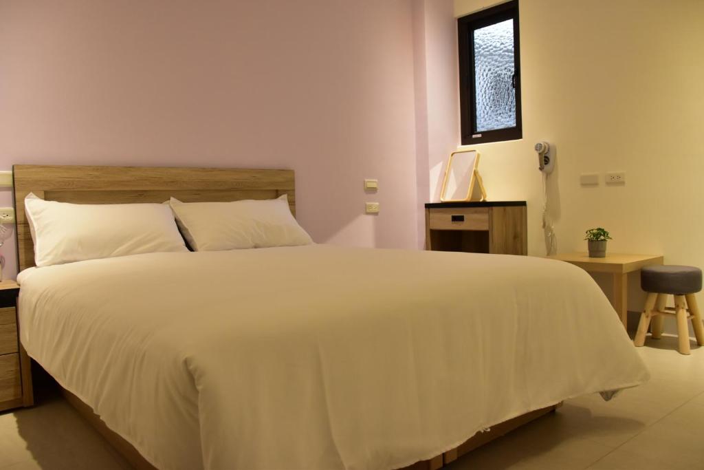 Rúm í herbergi á Haichin&Haiting B&B