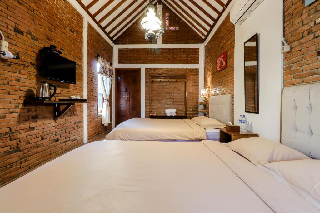 Postel nebo postele na pokoji v ubytování Omah Teras Bata Guesthouse