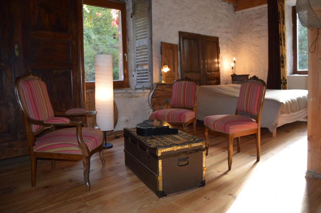 LA FREIRESSA - Family Room With Private Bathroom