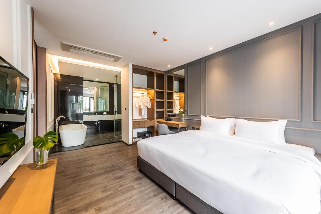 One Patio Hotel Pattaya - SHA Extra Plus - One-Bedroom Suite With Pool View