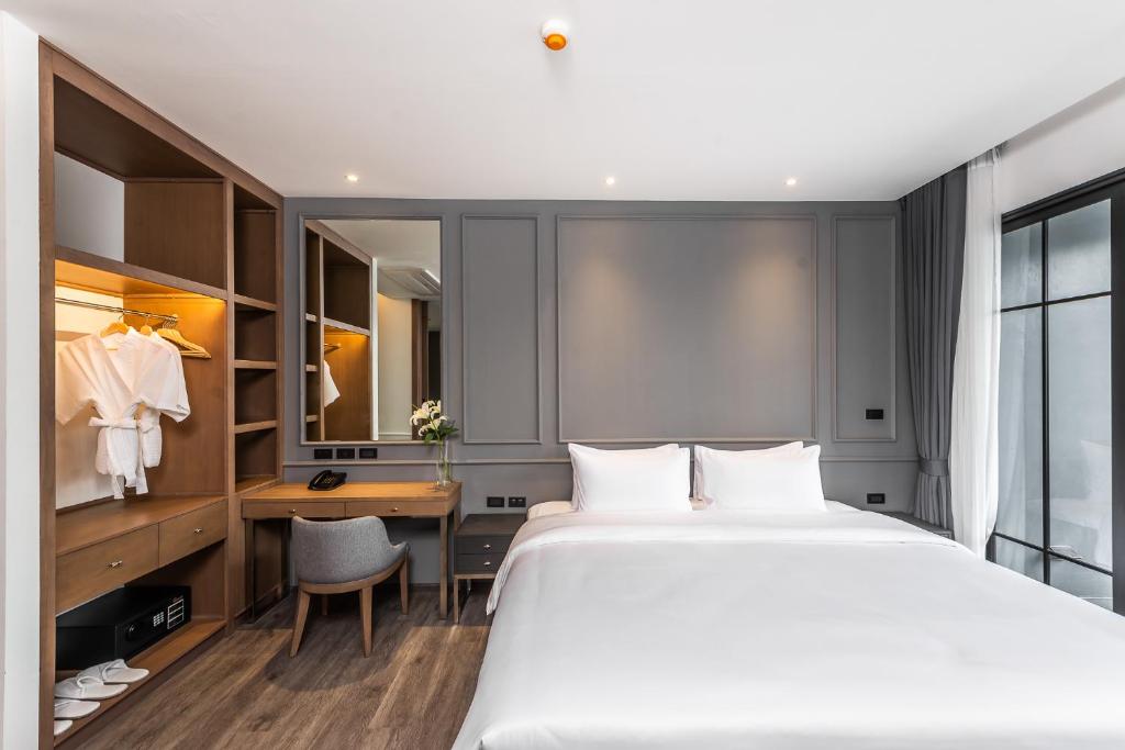 
One-Bedroom Suite with Pool View
