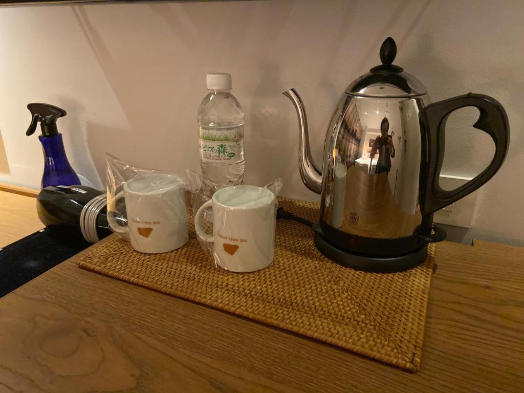 Příslušenství pro přípravu čaje a kávy v ubytování The Wall Hotel