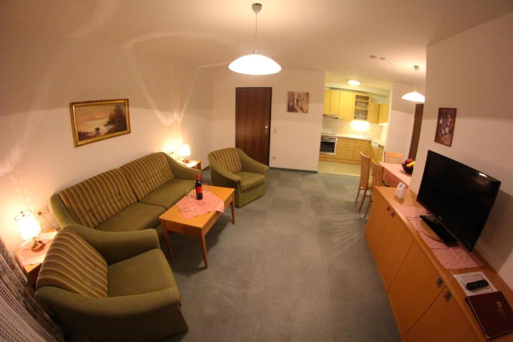 TV a/nebo společenská místnost v ubytování Ferienappartements Heinzle - Ihr Ferienresort