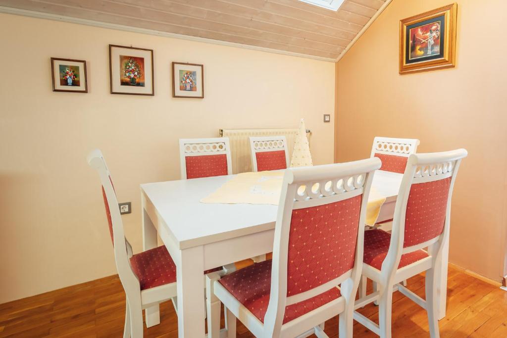 Fotografie z fotogalerie ubytování Apartma BOROVC v destinaci Mojstrana