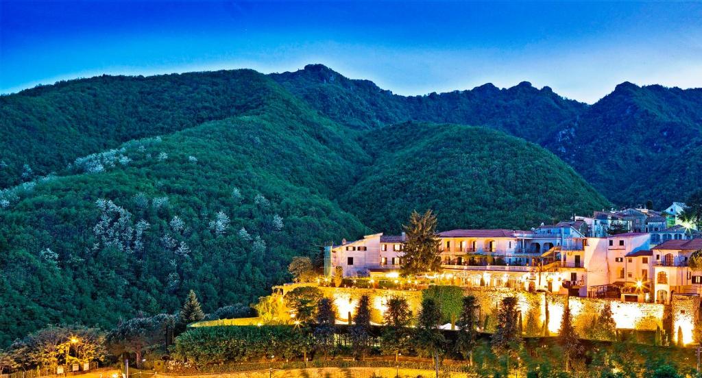 a town on a hill with mountains in the background at Hotel Scapolatiello in Cava deʼ Tirreni