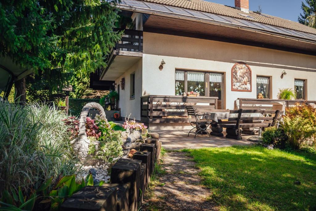Zahrada ubytování Apartma BOROVC