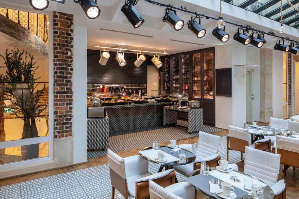 Le 123 Sébastopol - Astotel - Resim 12