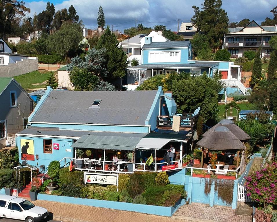 una vista aérea de una casa con un restaurante en Pascal's of Napier, en Napier