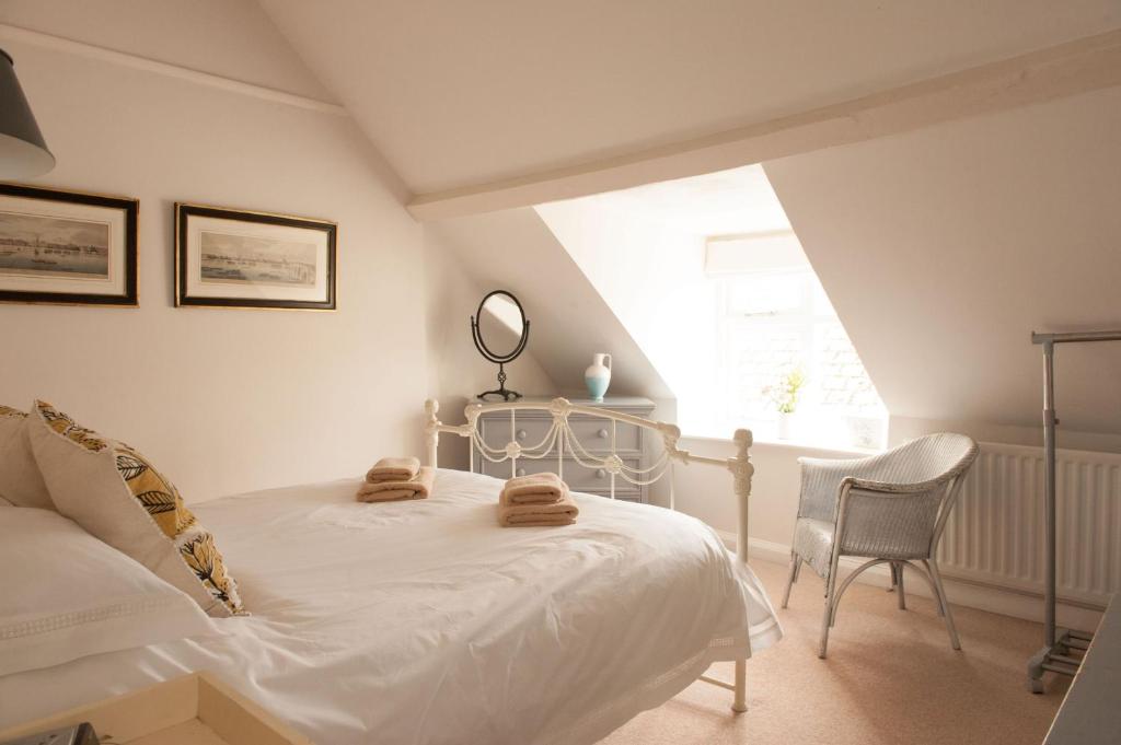 Gallery image of Lavender Cottage - Free parking permit & 250m level walk to the beach in Lyme Regis