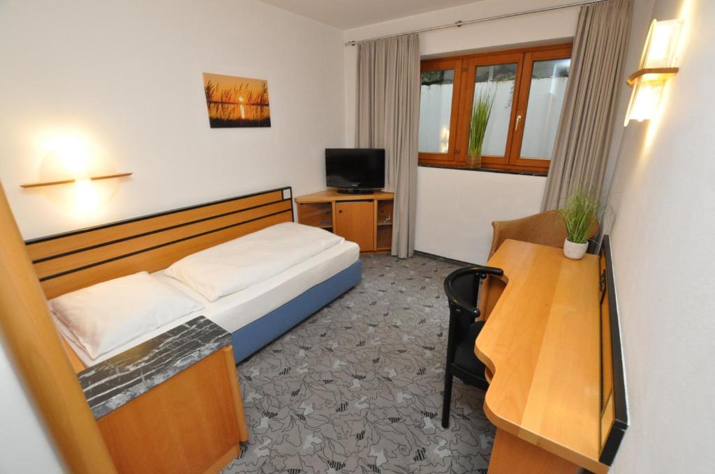 Postel nebo postele na pokoji v ubytování Villa Waldperlach by Blattl