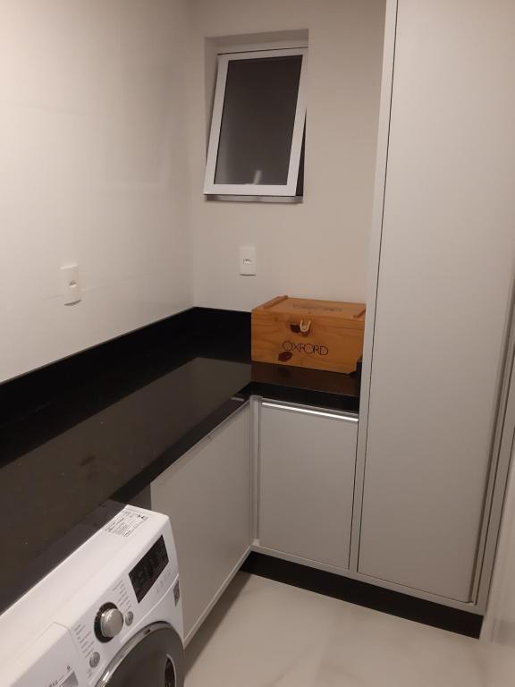 Apartamento novo 3 suítes e 2 garagens com fino acabamento.