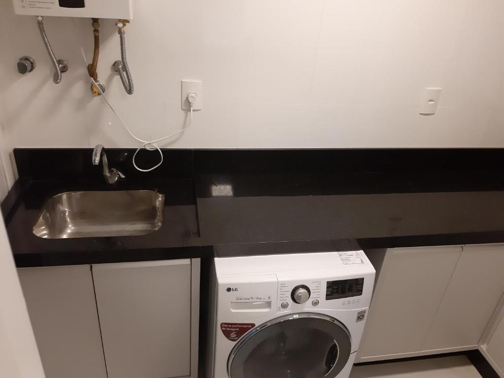  Apartamento novo 3 suítes e 2 garagens com fino acabamento.