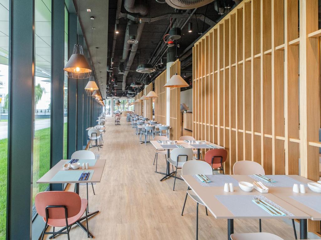Reštaurácia alebo iné gastronomické zariadenie v ubytovaní 3L Apartments Seaside Park