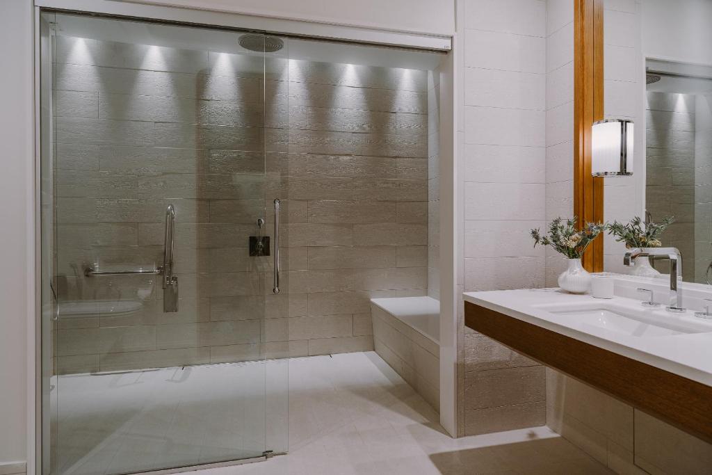 Koupelna v ubytování Regent Porto Montenegro