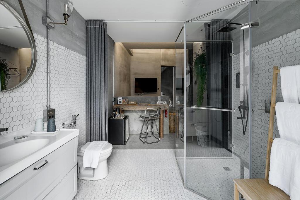 Koupelna v ubytování Loft Inn