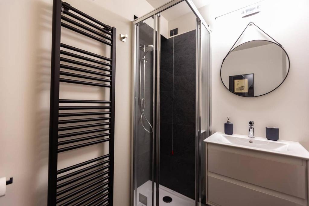 Kúpeľňa v ubytovaní JOIVY Warm Flat for 4, with Parking in Courmayeur