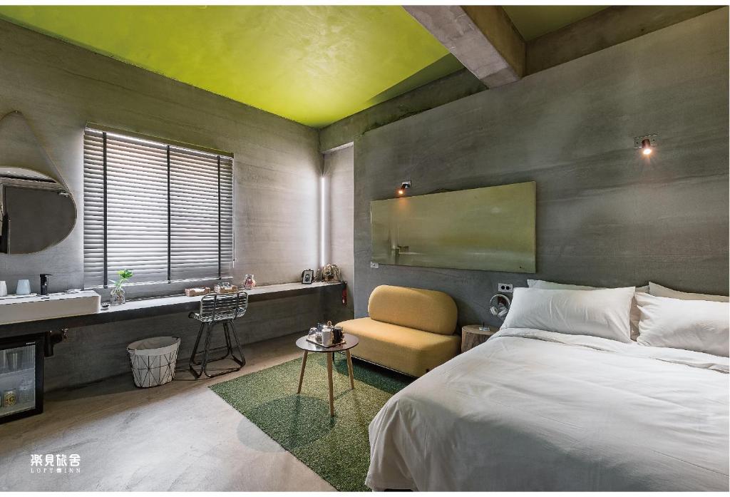 Postel nebo postele na pokoji v ubytování Loft Inn