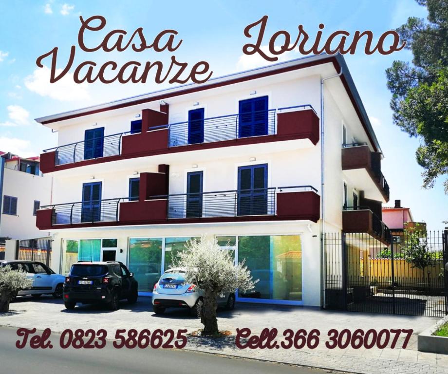 um edifício branco com uma placa que diz "casa valanca" em Guest House Loriano em Marcianise
