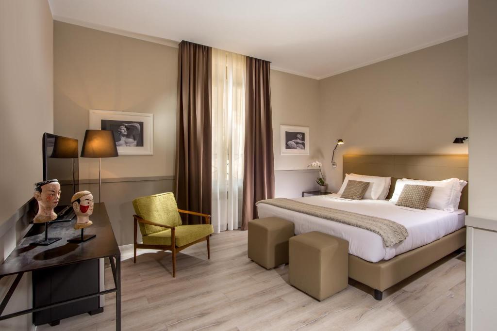 a hotel room with a bed and a desk at Relais Nazionale in Rome