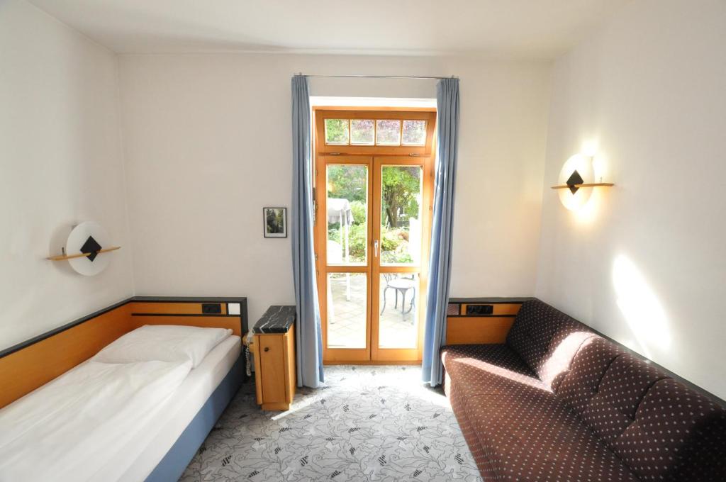 Postel nebo postele na pokoji v ubytování Villa Waldperlach by Blattl
