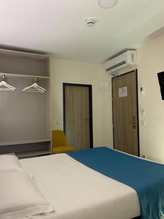 a hospital room with a bed and a closet at Solesperit in Lloret de Mar