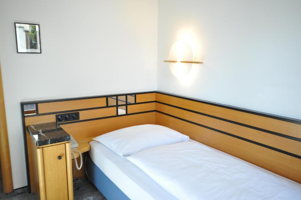 Postel nebo postele na pokoji v ubytování Villa Waldperlach by Blattl