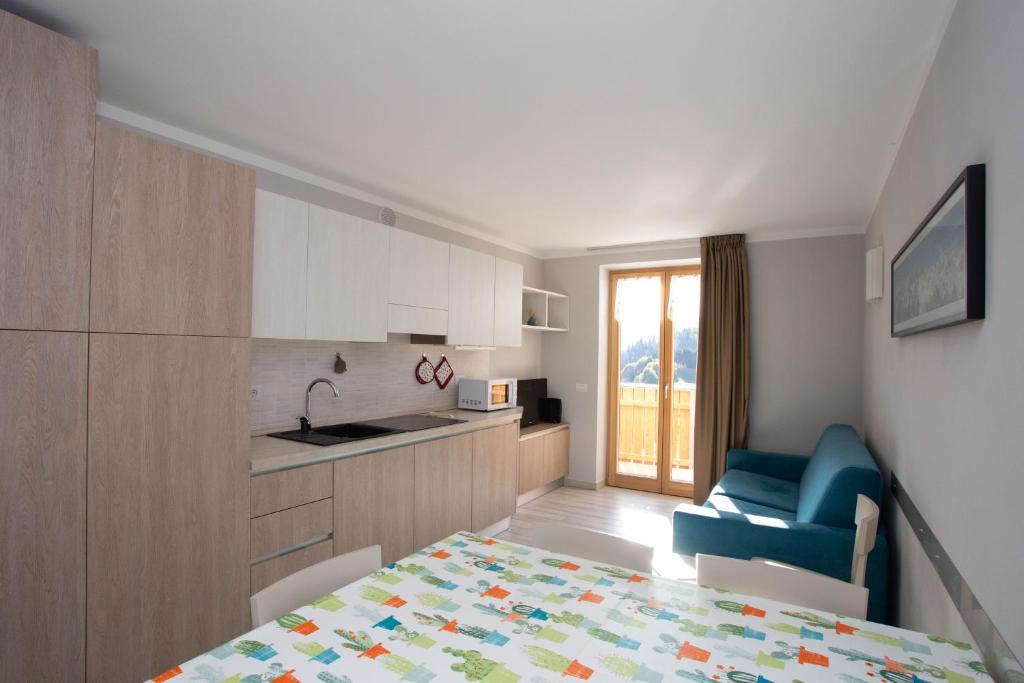 Kuchyň nebo kuchyňský kout v ubytování Perla delle Dolomiti