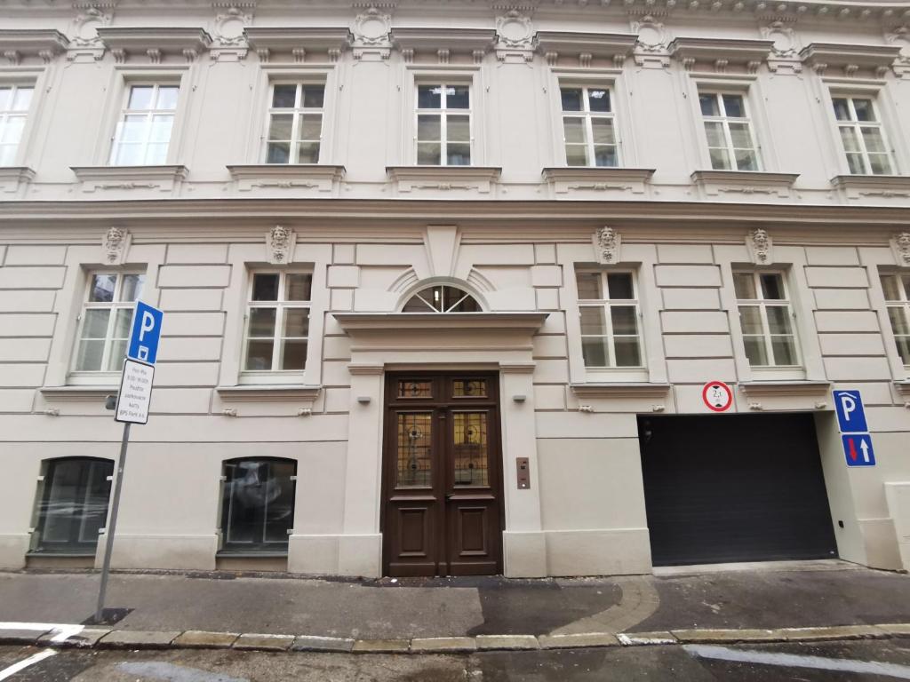 City Castle Apartments Free Parking