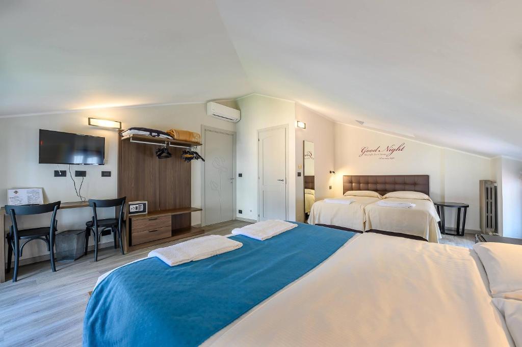 Postel nebo postele na pokoji v ubytování Hotel & Apartments " Perpoin "