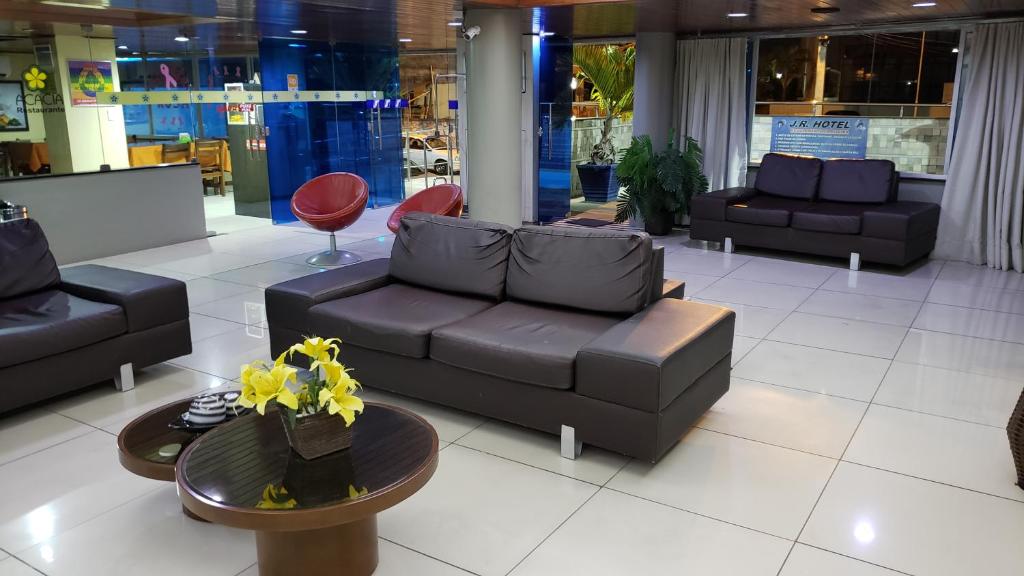 Uma área de estar em JR Hotel
