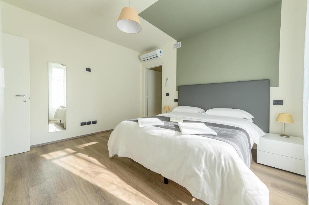 Postel nebo postele na pokoji v ubytování Hotel & Apartments " Perpoin "