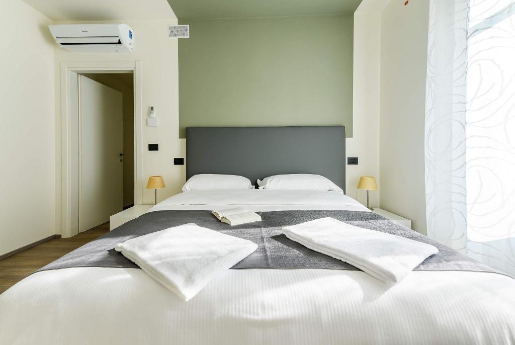 Postel nebo postele na pokoji v ubytování Hotel & Apartments " Perpoin "