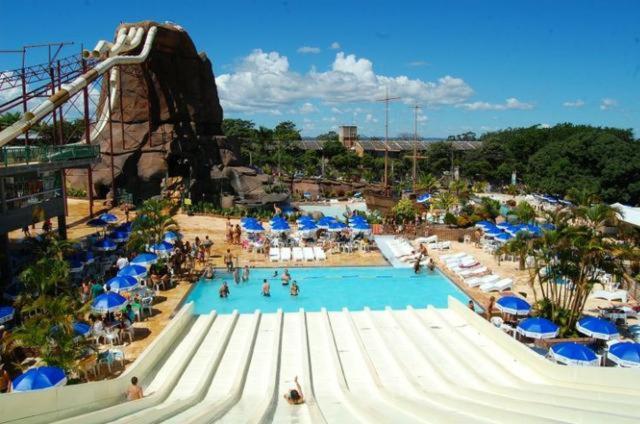 A piscina localizada em Piazza DiRoma Caldas Novas ou nos arredores