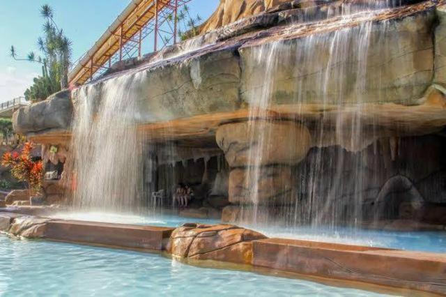 A piscina localizada em Piazza DiRoma Caldas Novas ou nos arredores