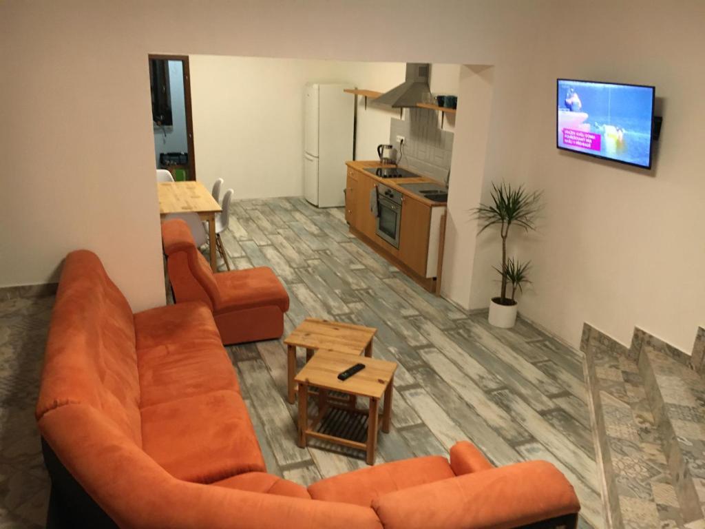TV a/nebo společenská místnost v ubytování Portus Apartment
