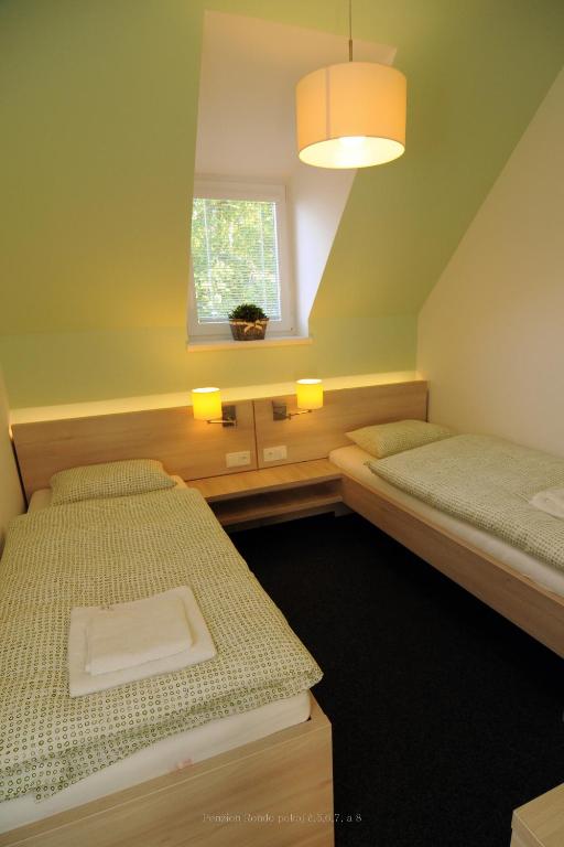 Postel nebo postele na pokoji v ubytování Penzion Rondo