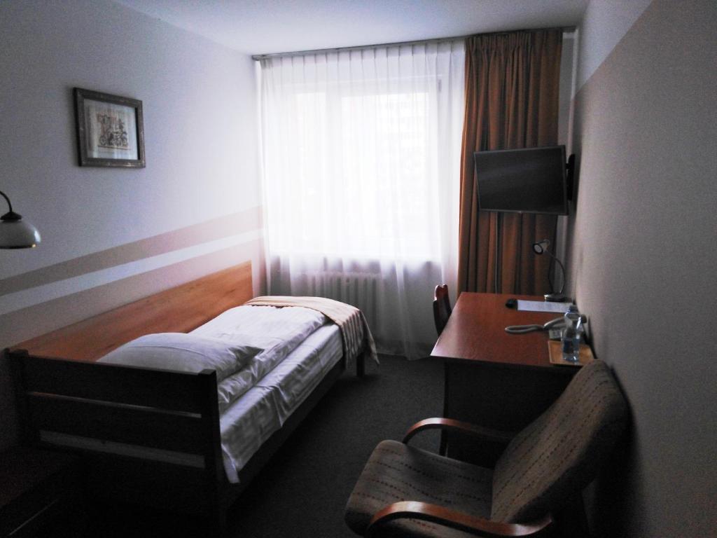 Łóżko lub łóżka w pokoju w obiekcie Hotel Konin