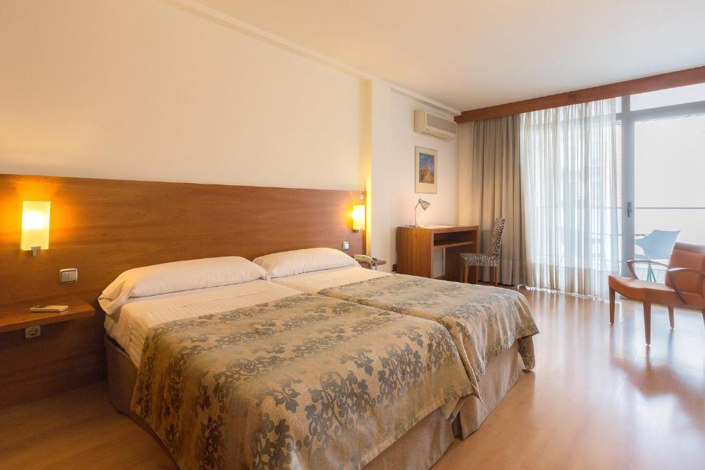 Postel nebo postele na pokoji v ubytování Hotel Torre Monreal