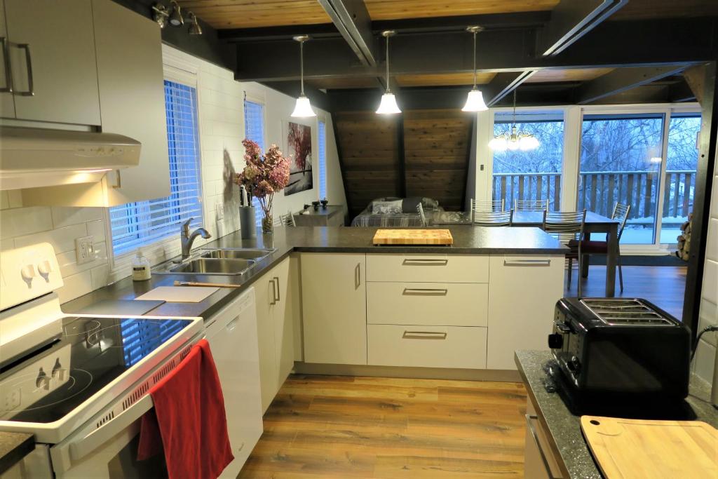 Kuchyň nebo kuchyňský kout v ubytování Chalet familial du Plateau