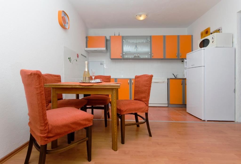 Kuchyň nebo kuchyňský kout v ubytování City Apartments Nada