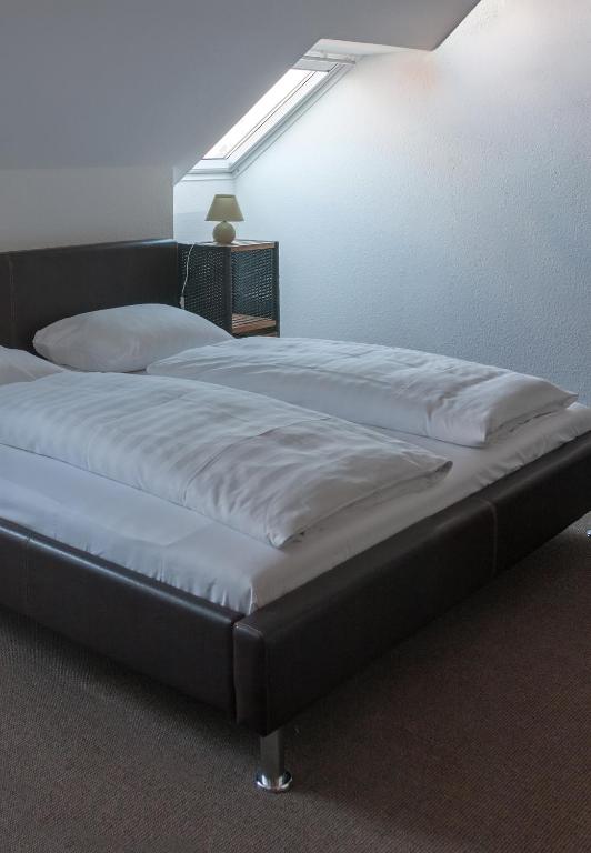Postel nebo postele na pokoji v ubytování Hotel Zum Ritter