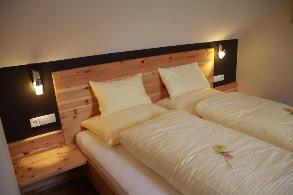 A bed or beds in a room at Haus Sylvia