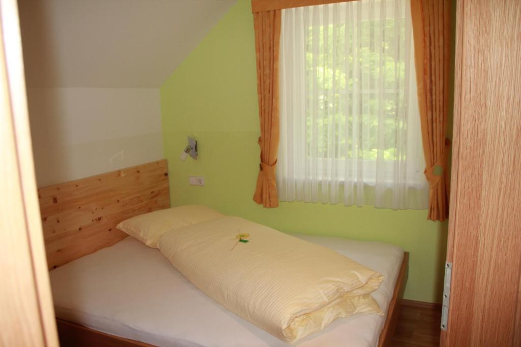A bed or beds in a room at Haus Sylvia