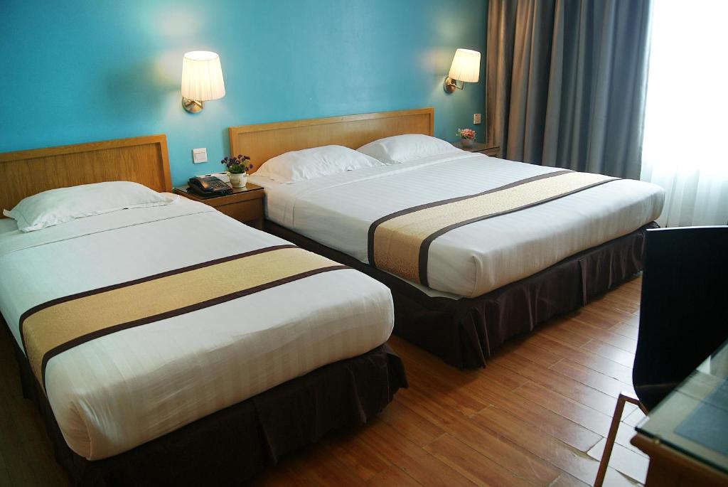 Postel nebo postele na pokoji v ubytování Tang Dynasty Bay Hotel